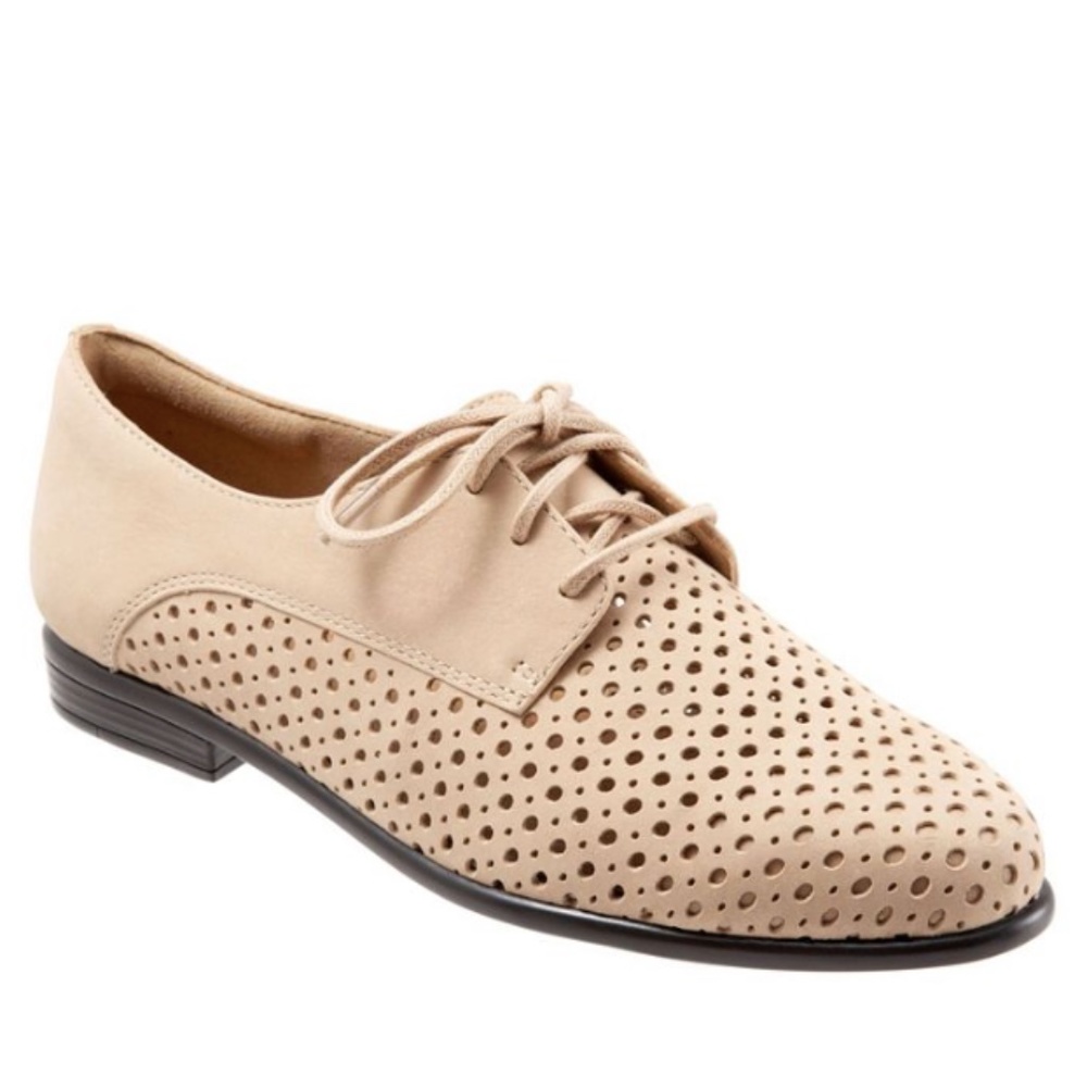 Trotters Lizzie Perf Oxford Flats 9W